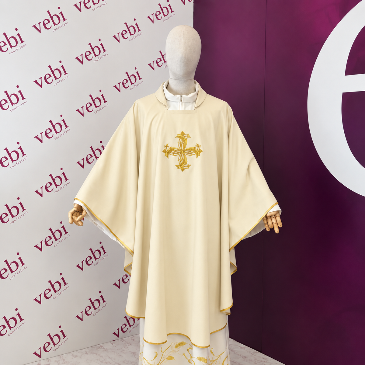 Casula in Misto Lana con Croce Ricamata in Oro – Disponibile nei 4 Colori Liturgici