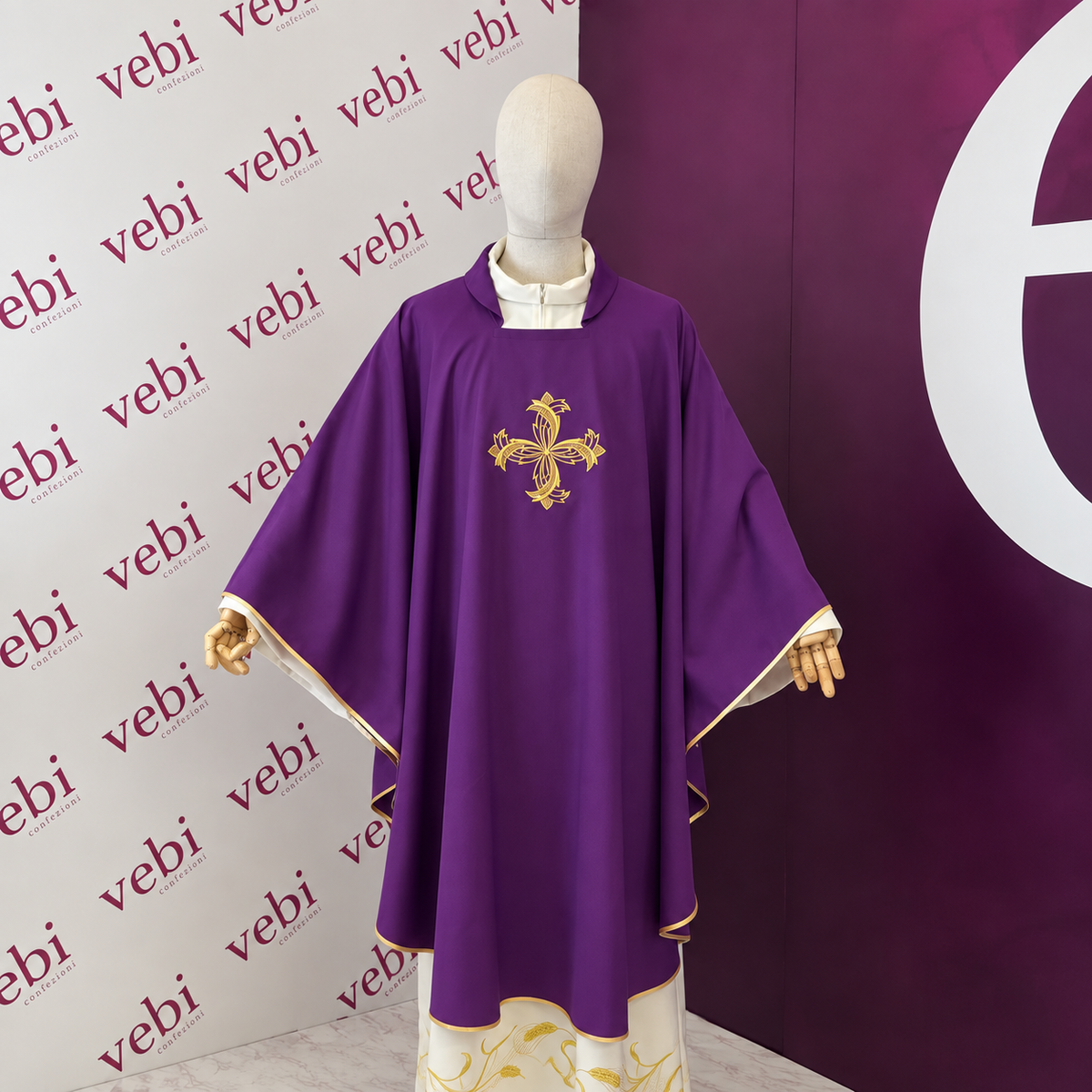 Casula in Misto Lana con Croce Ricamata in Oro – Disponibile nei 4 Colori Liturgici