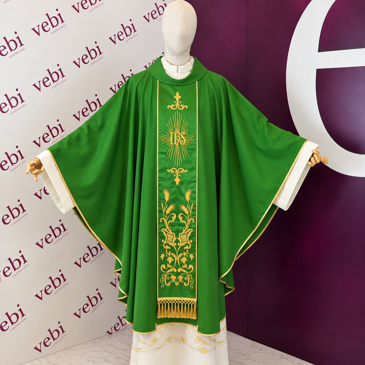 Casula in Sallia di Pura Lana con Stolone Ricamo Oro (Colori Liturgici Disponibili)