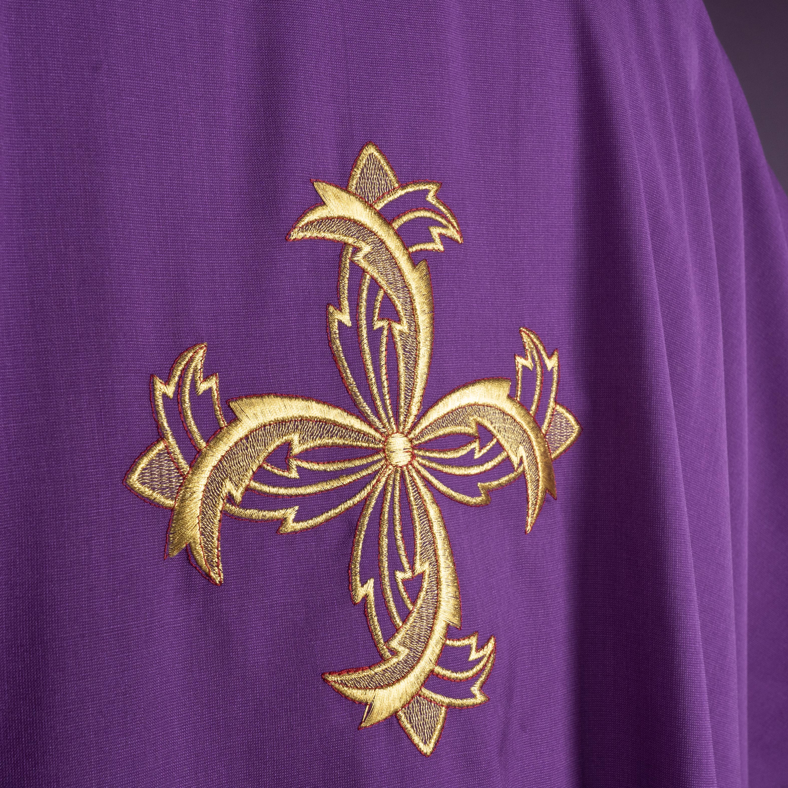 Casula con Ricamo Croce in Oro (Colori Liturgici, Morello e Rosa Disponibili)