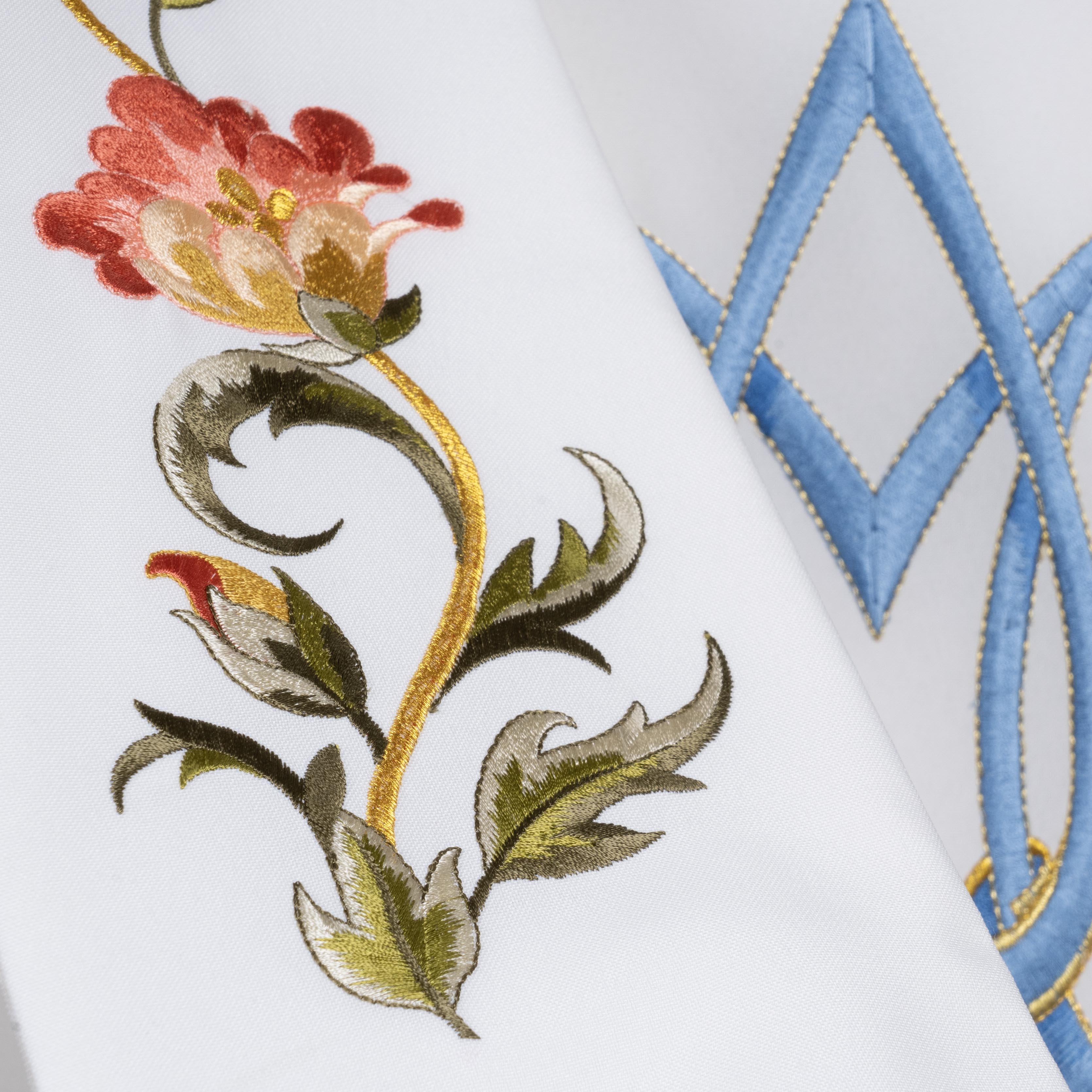 Stola per Sacerdote Bianca con Ricamo Monogramma Mariano e Rose