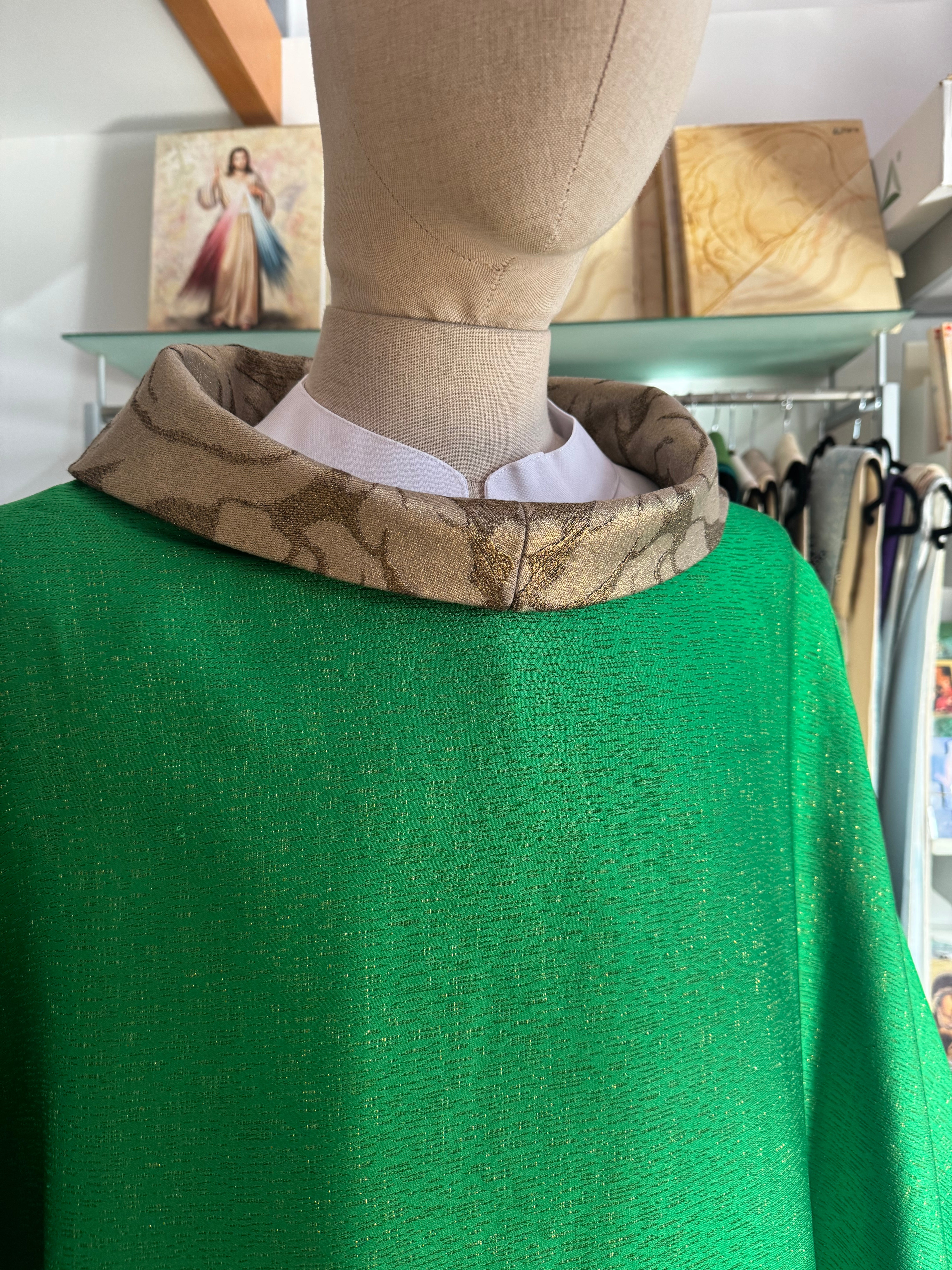 Casula con stola e collo in broccato bronzo