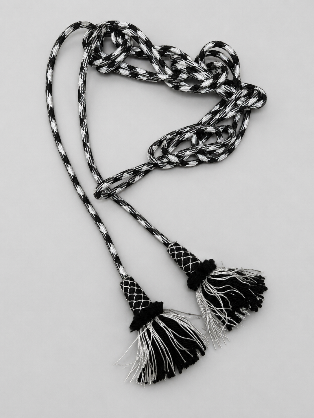 Cingolo sacerdote nero e argento con nappe