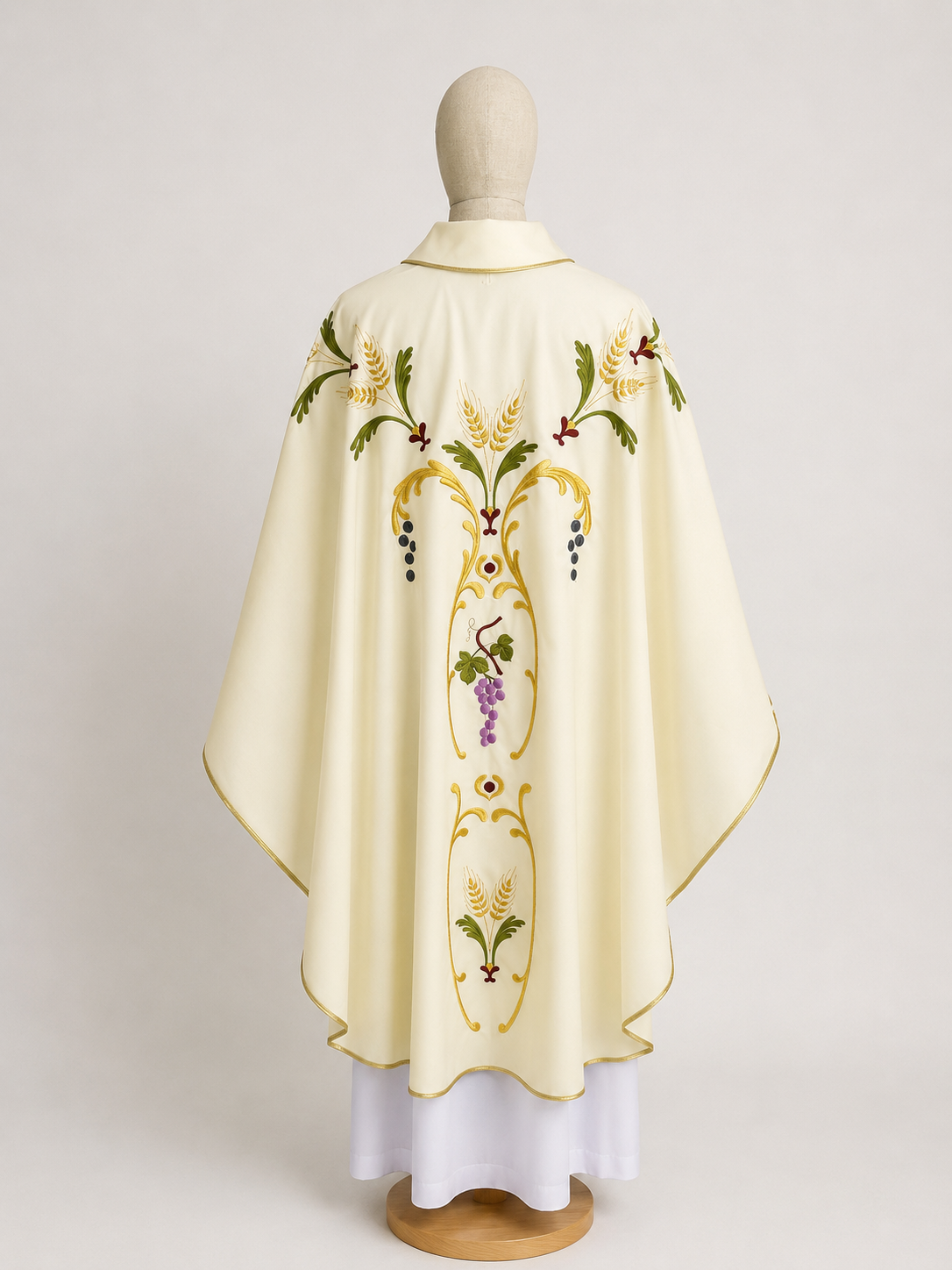 Casula Liturgica in Pura Lana Ricamo uva e motivi barocchi colorato