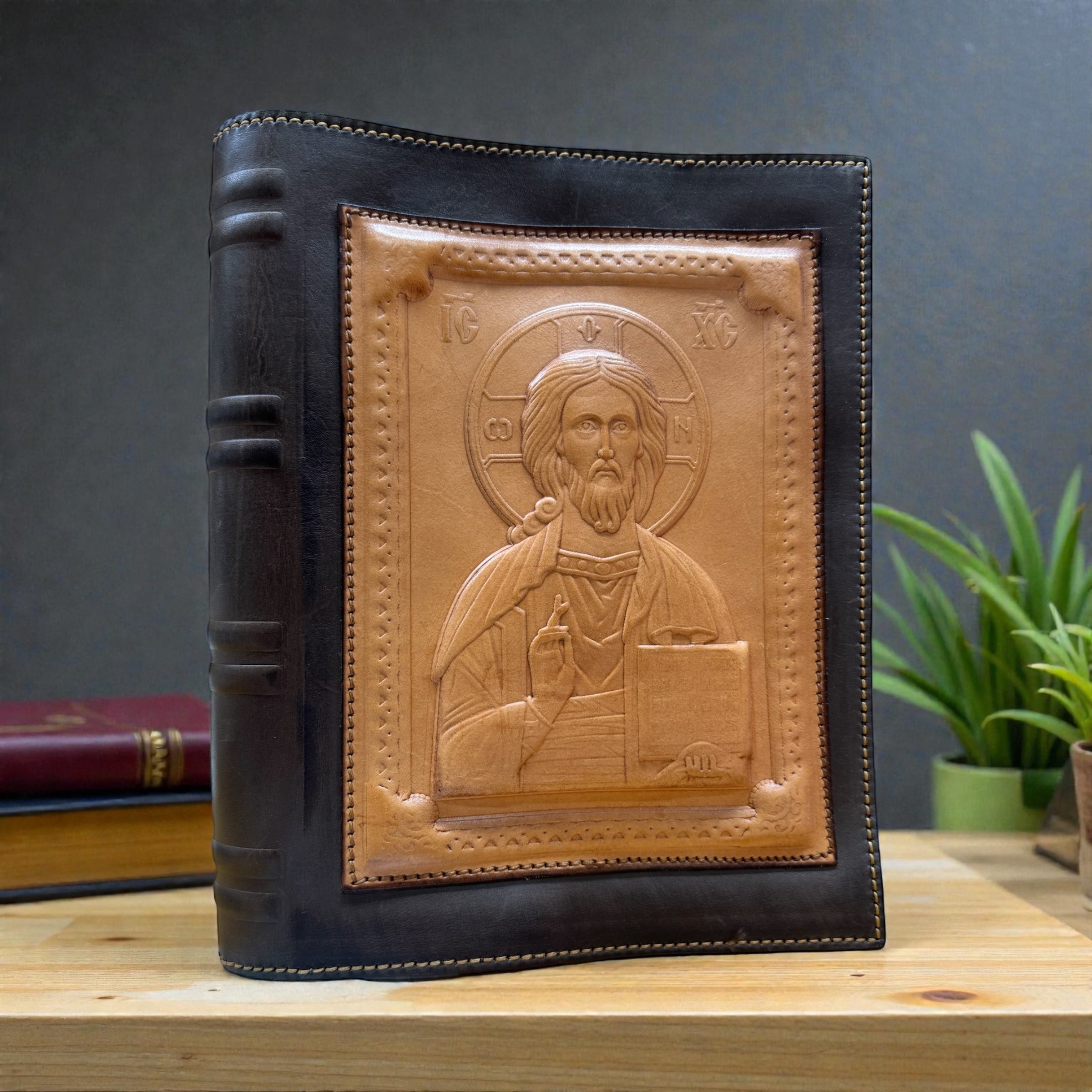 Copertina in cuoio fatta a mano con Cristo Pant. In rilievo