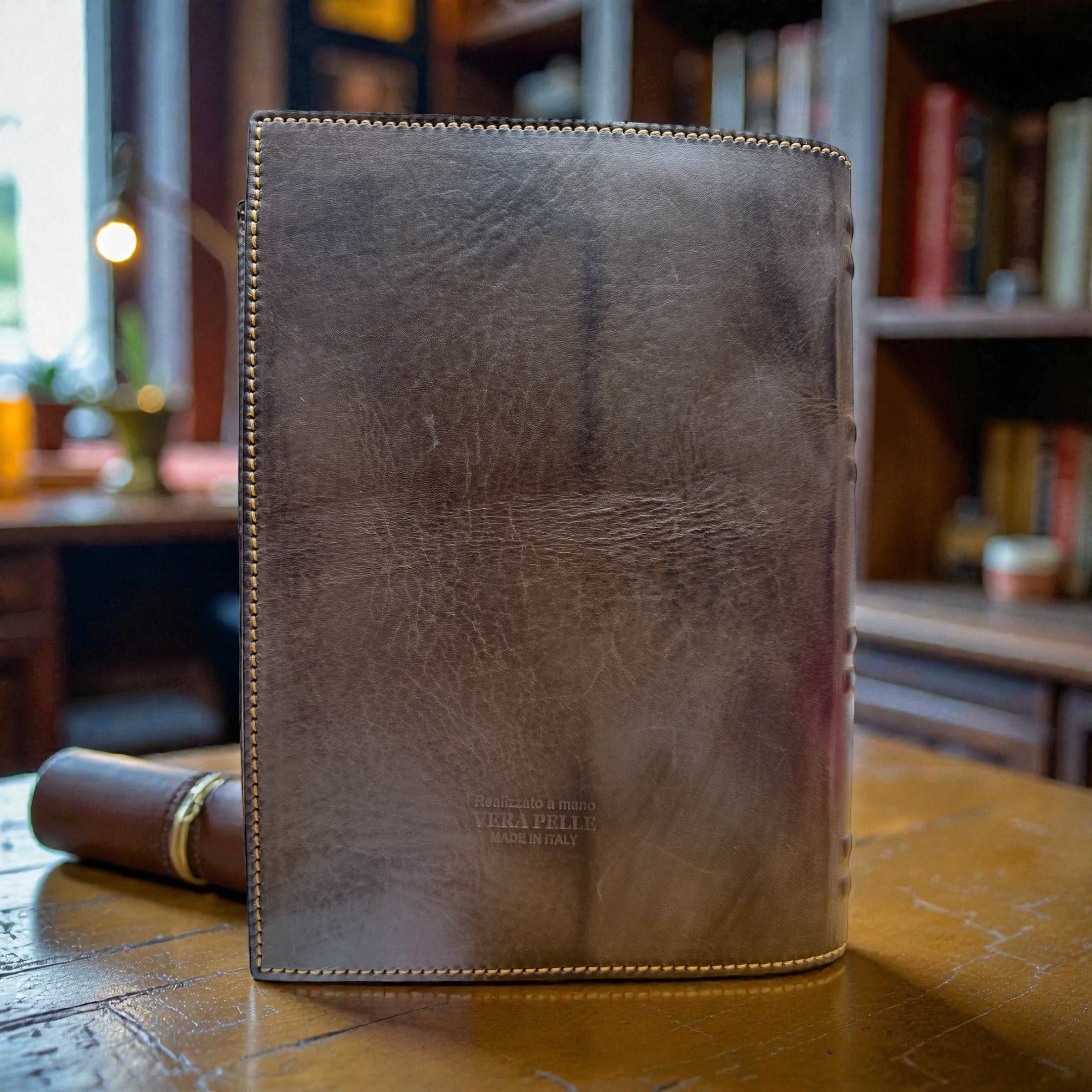 Copertina in cuoio fatta a mano con Cristo Pant. In rilievo