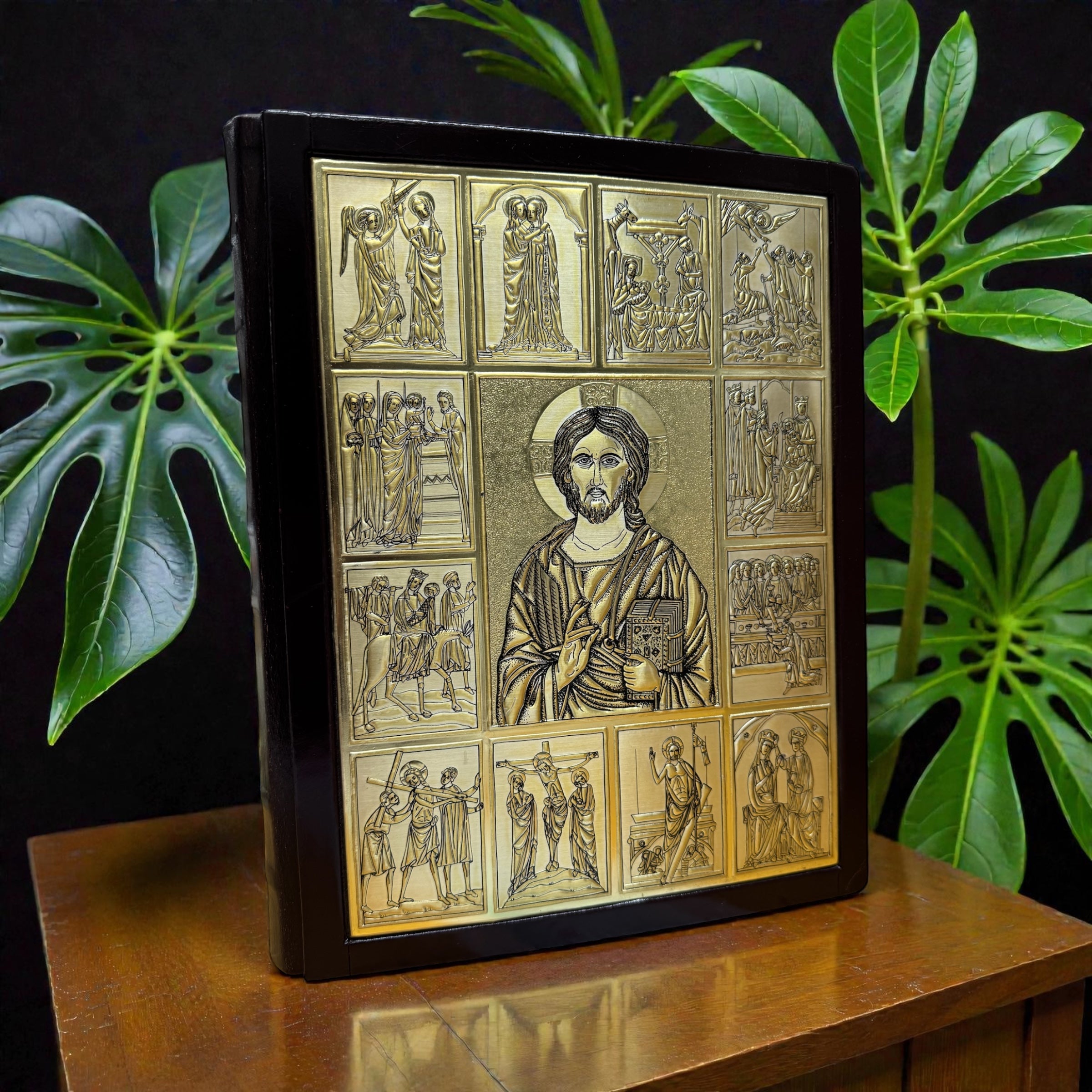 Copertina in cuoio con placche in argento