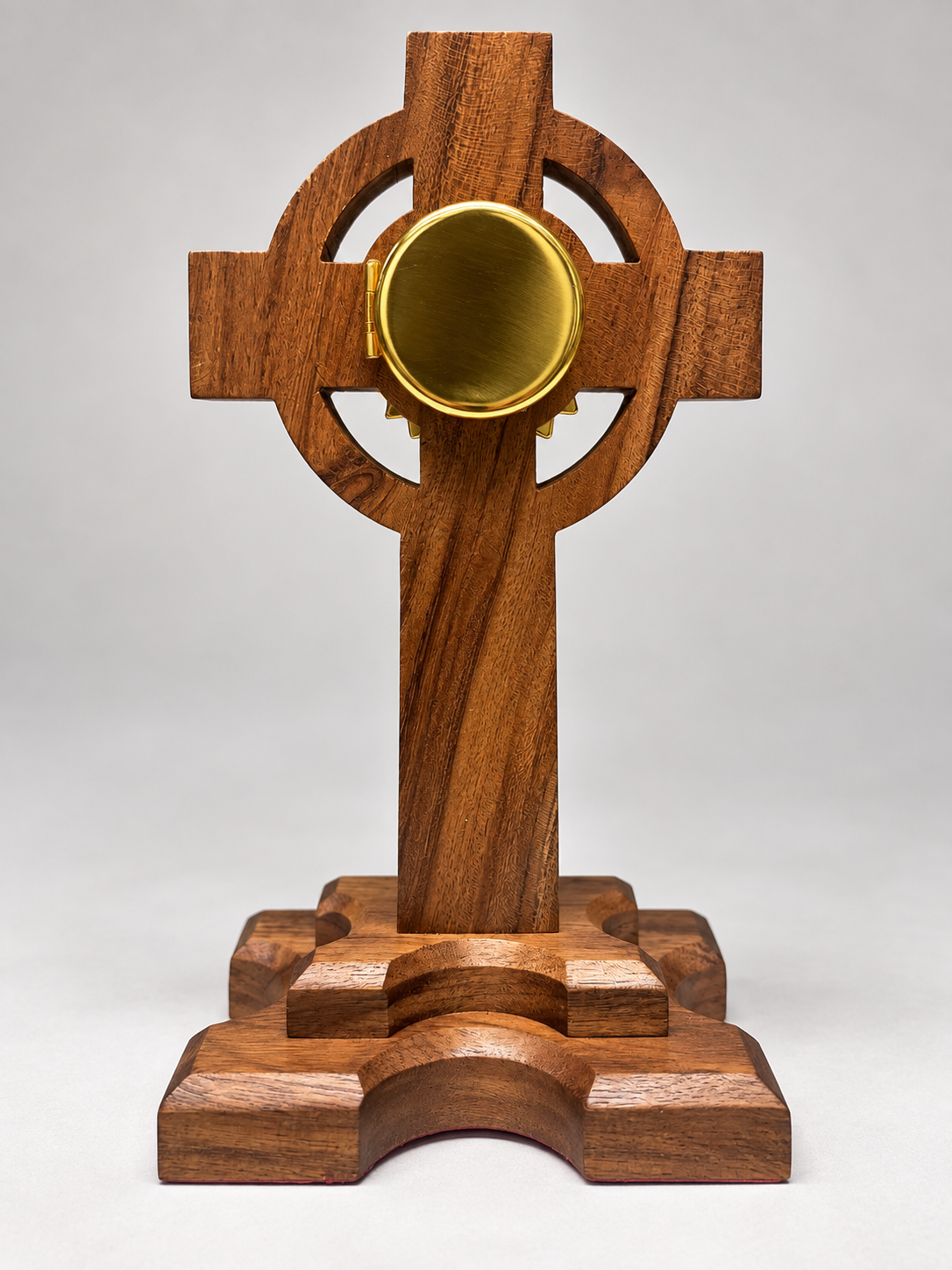 Reliquiario in legno con raggiera dorata h. 19 cm.