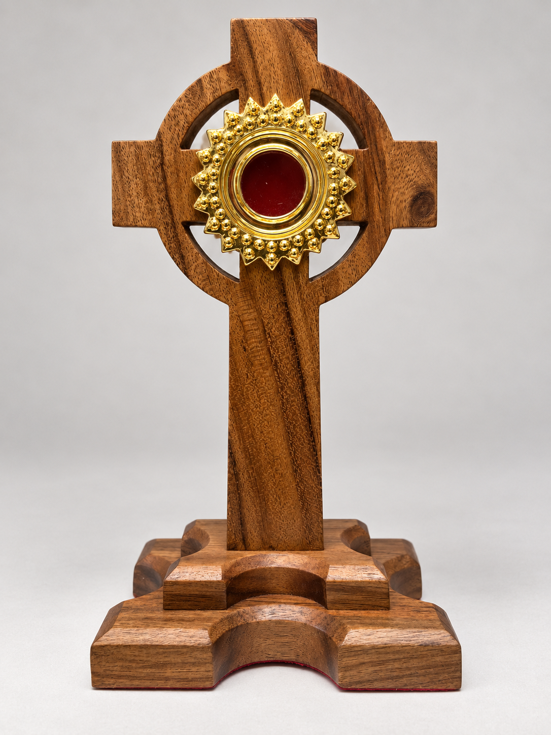 Reliquiario in legno con raggiera dorata h. 19 cm.