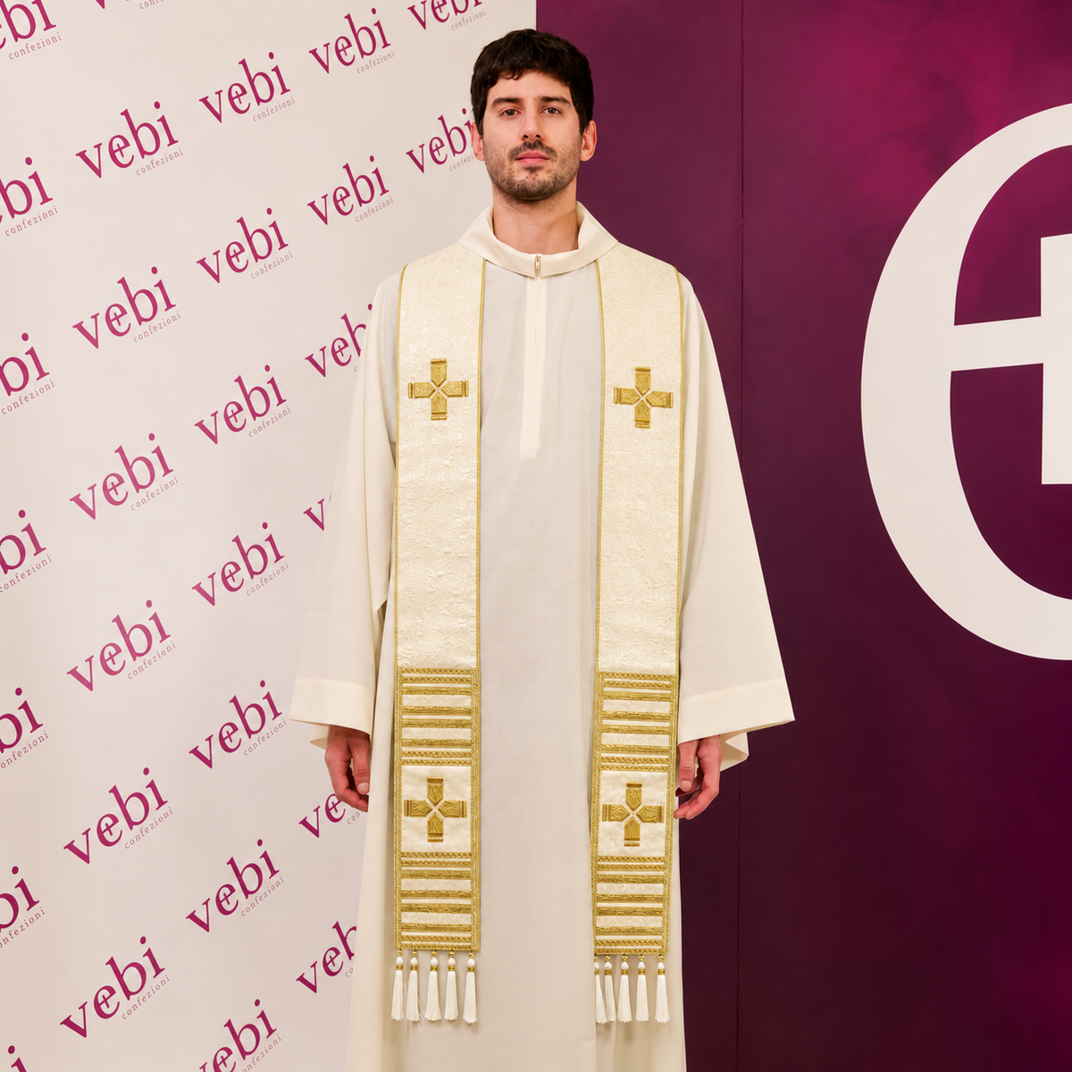 Stola in Seta Rossa con Inserti Passamaneria Oro, Velluto e Swarovski
