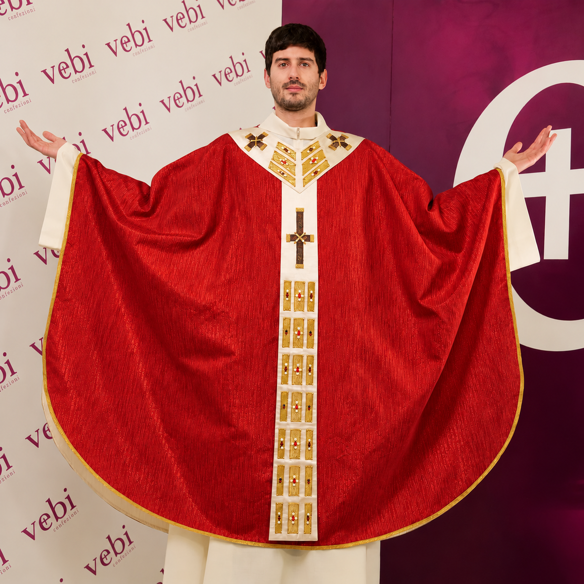 Casula  in Seta e Lurex con Passamaneria, Croci e Swarovski (Colori Liturgici Disponibili)