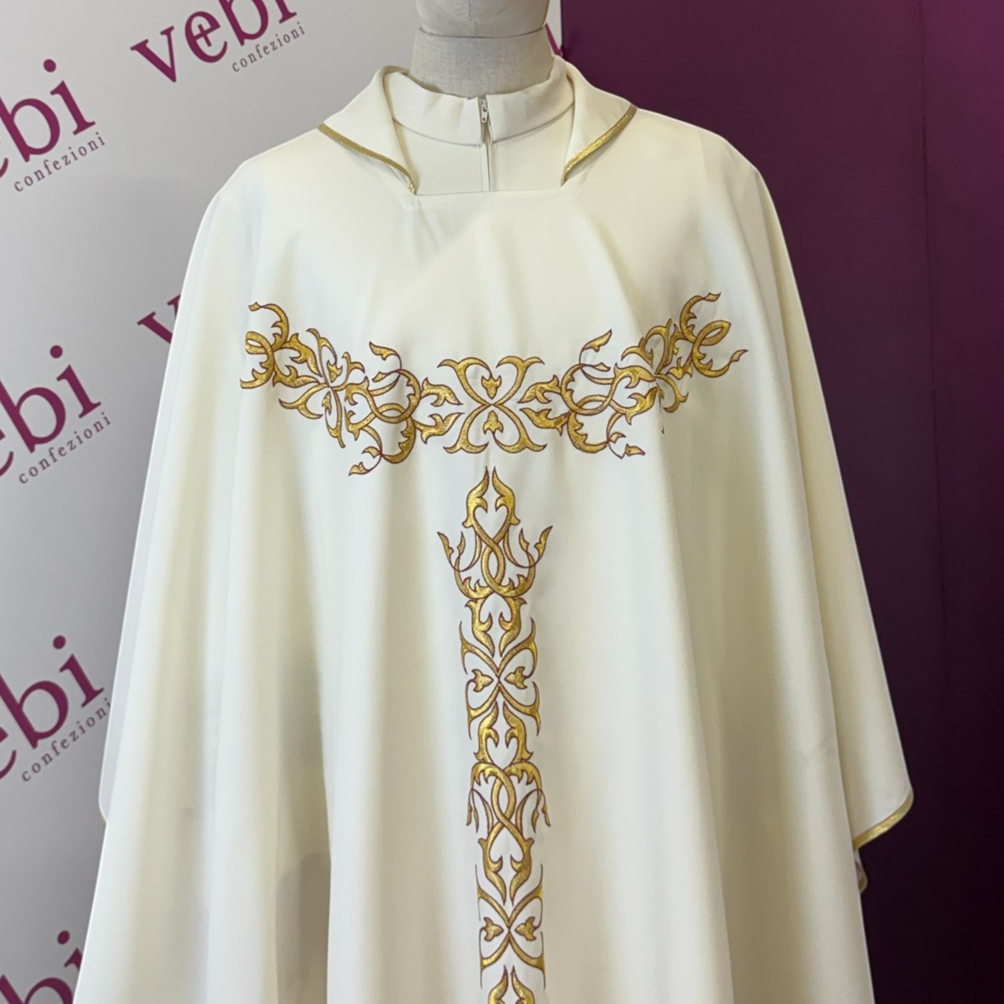 Casula Liturgica Ricamo Arabesco (Colori Liturgici Diponibili)