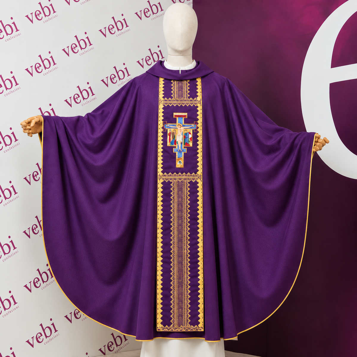 Casula Avorio Seta Dipinta a Mano Cristo in Croce (Colori Liturgici Disponibili)