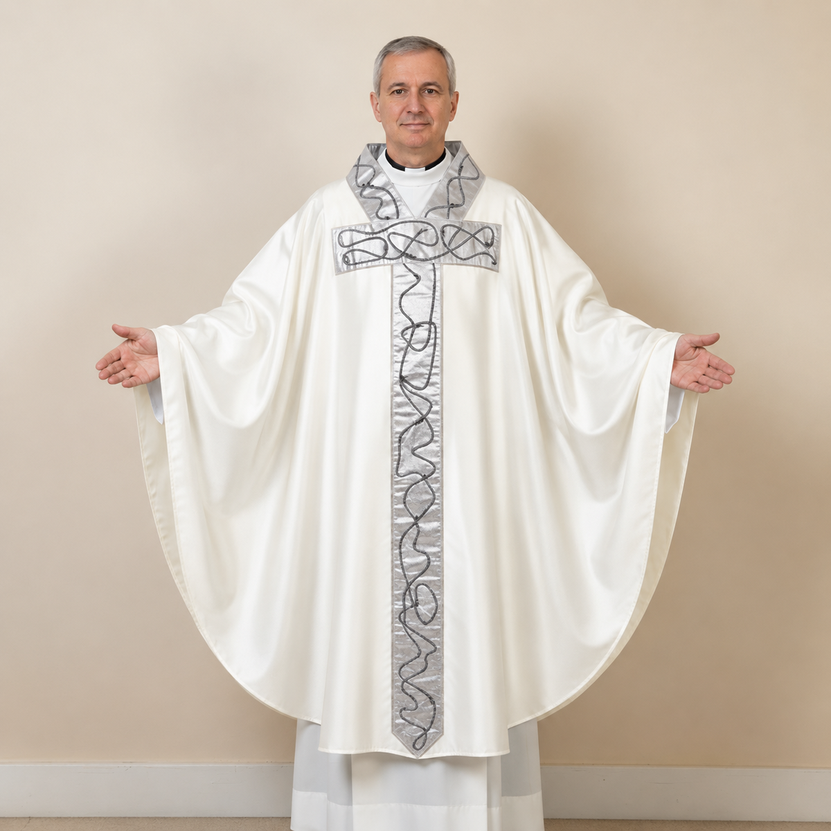 Casula in Seta con Stolone Argento (Colori Liturgici, Rosa e Nero Disponibili)