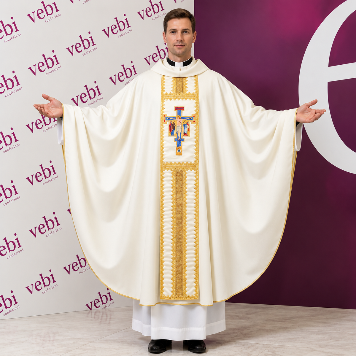 Casula Avorio Seta Dipinta a Mano Cristo in Croce (Colori Liturgici Disponibili)