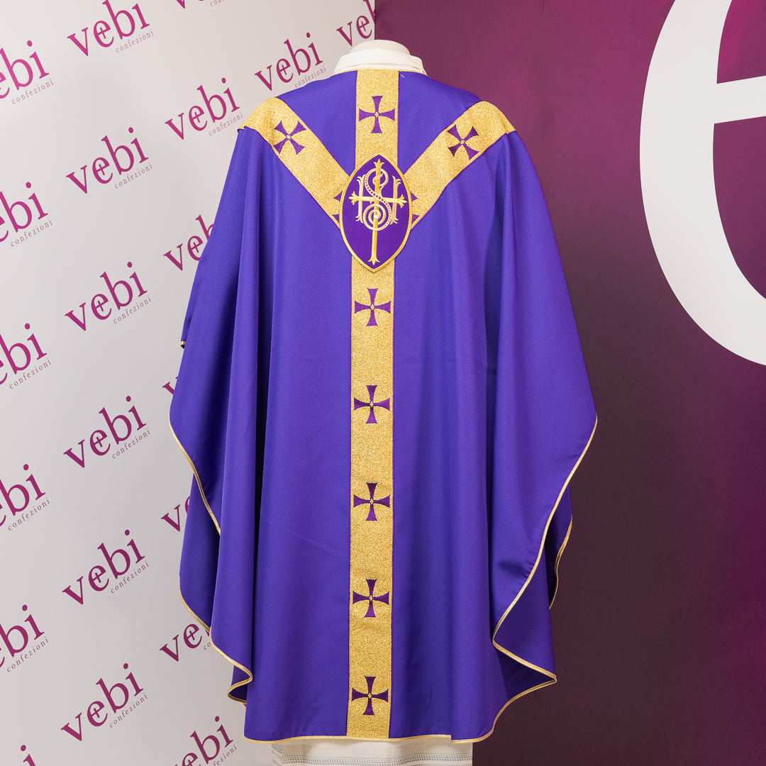 Casula in Poliestere con Gallone Oro, Croci e Ovale IHS (Colori Liturgici Disponibili)