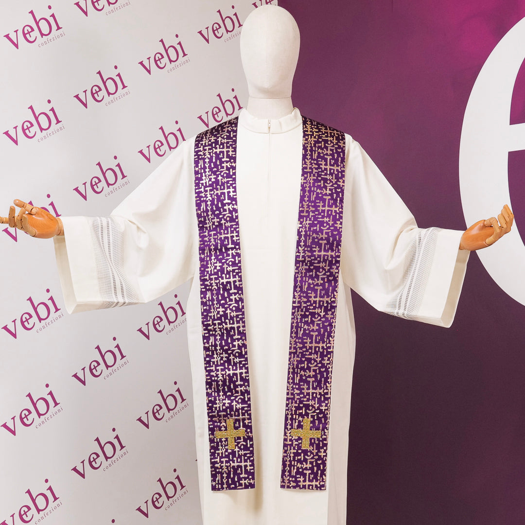 Piviale Sacro in Broccato Colore Viola con Dettagli di Pregio in Oro