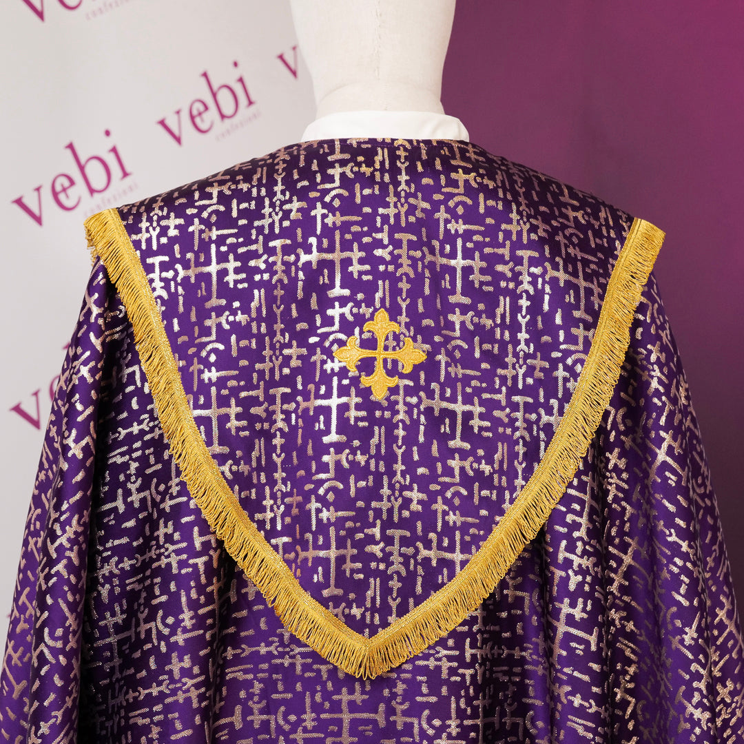 Piviale Sacro in Broccato Colore Viola con Dettagli di Pregio in Oro