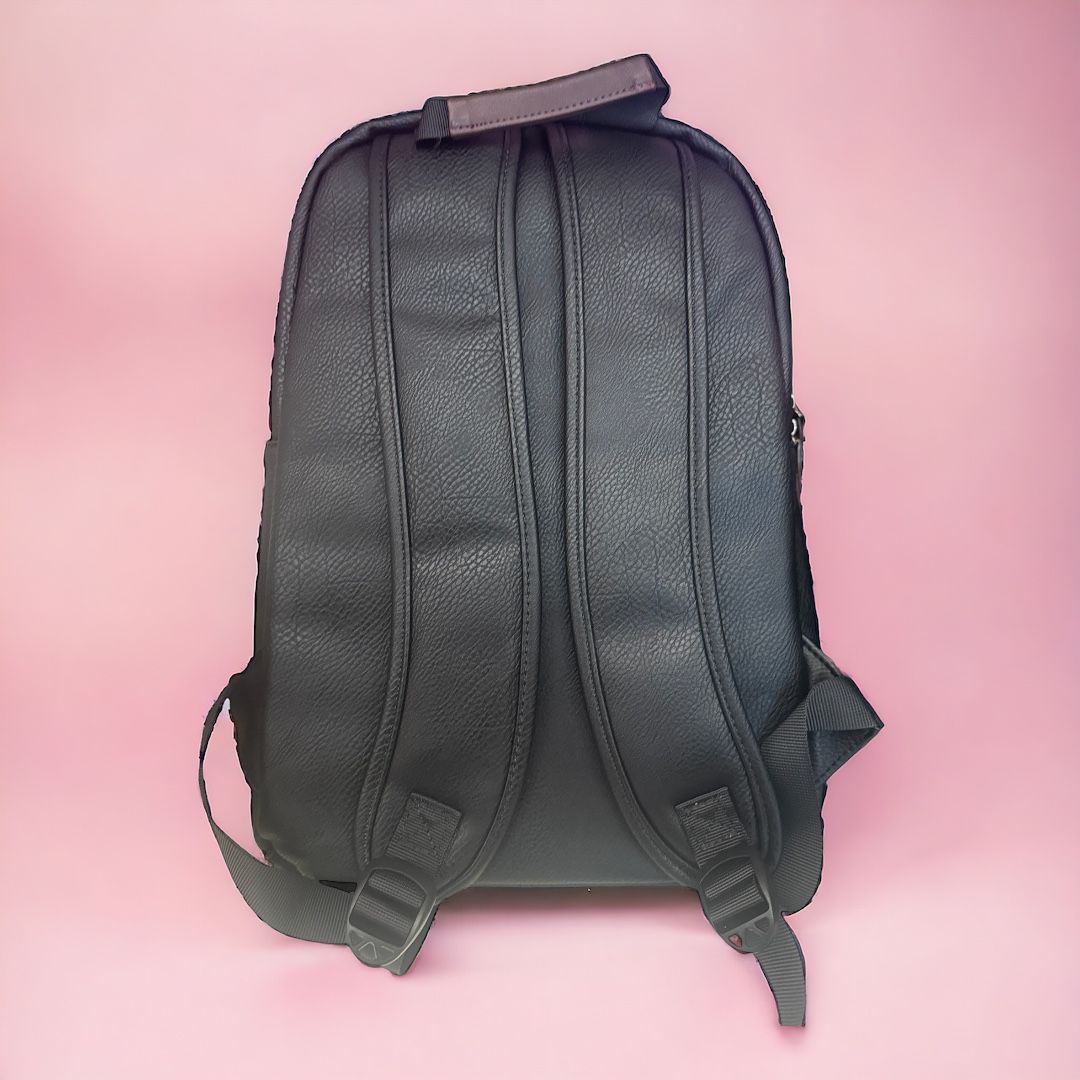Zaino in Pelle Capiente con Numerose Tasche e Scomparti (Completo di oggetti liturgia)