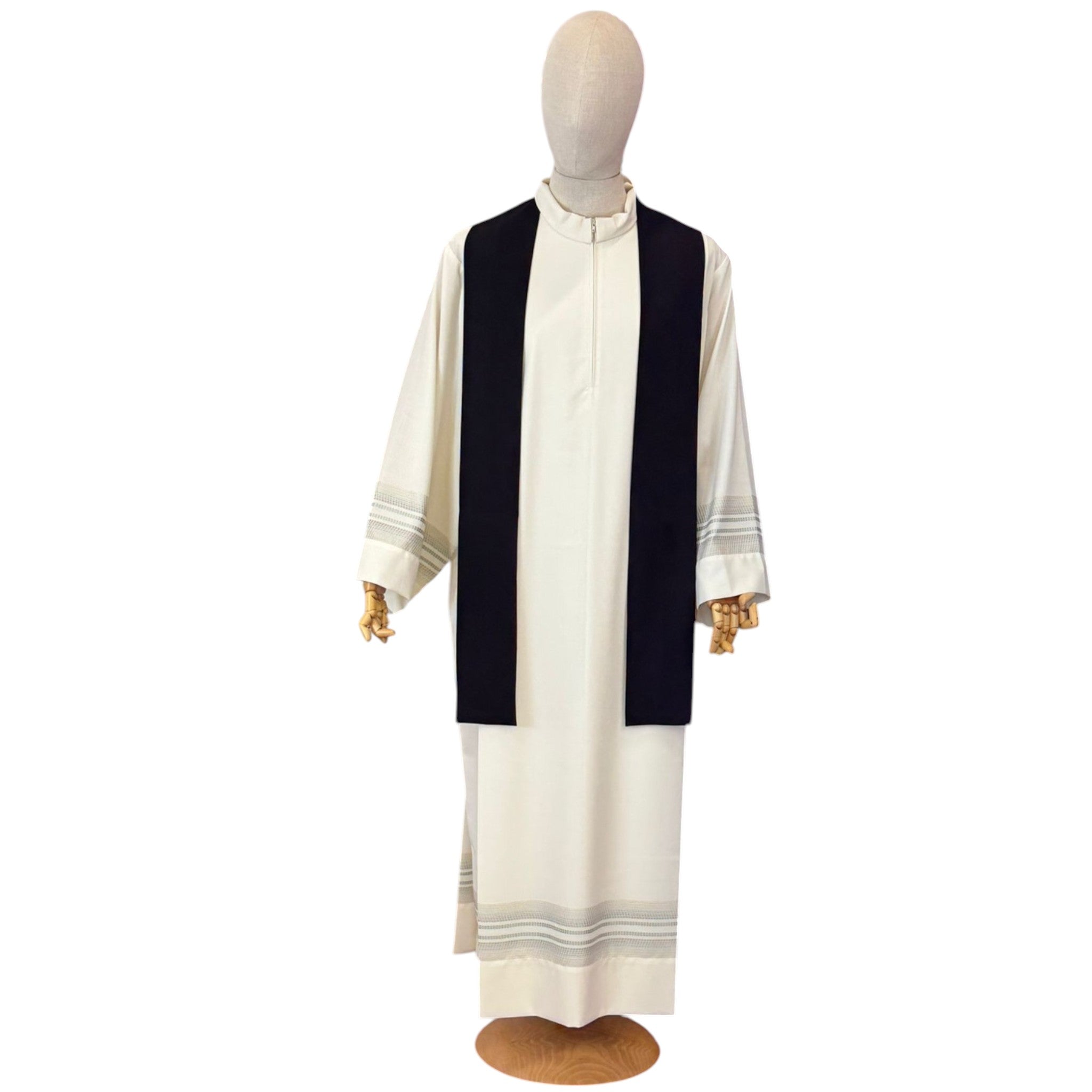 Casula da Sacerdote Ricamo tre croci Dettaglio Spalle (Disponibile Colori liturgici, Rosa e Nero)