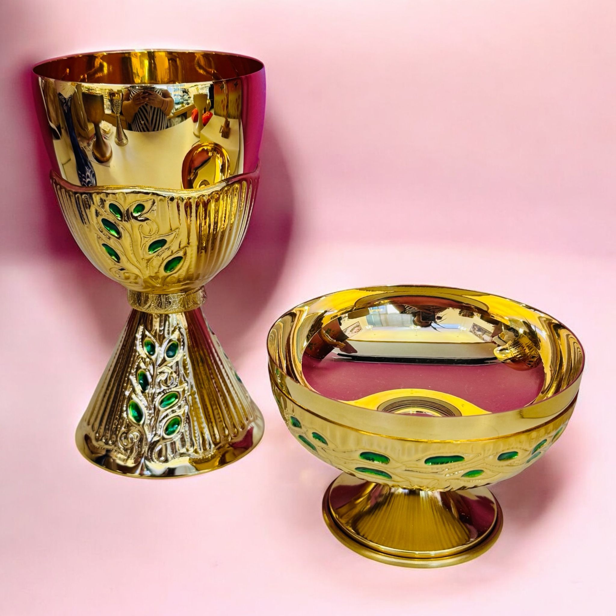 Set Patena e Calice "Ulivo" in Bronzo fuso colore Oro con Smalti Verdi