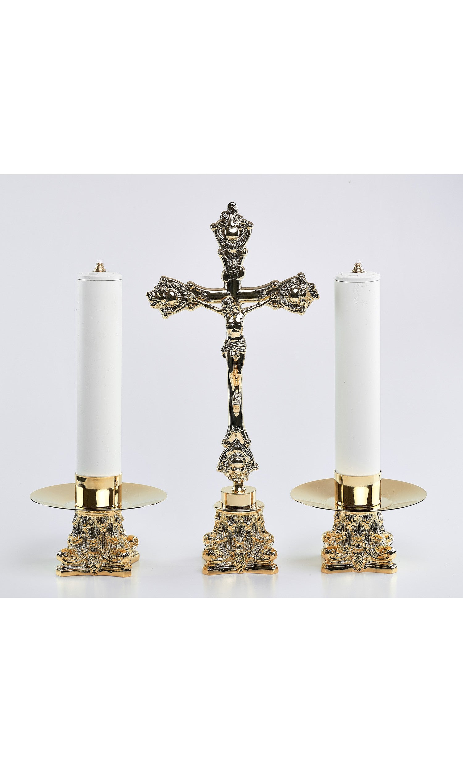 Coppia di candelieri con finte candele base corinzia