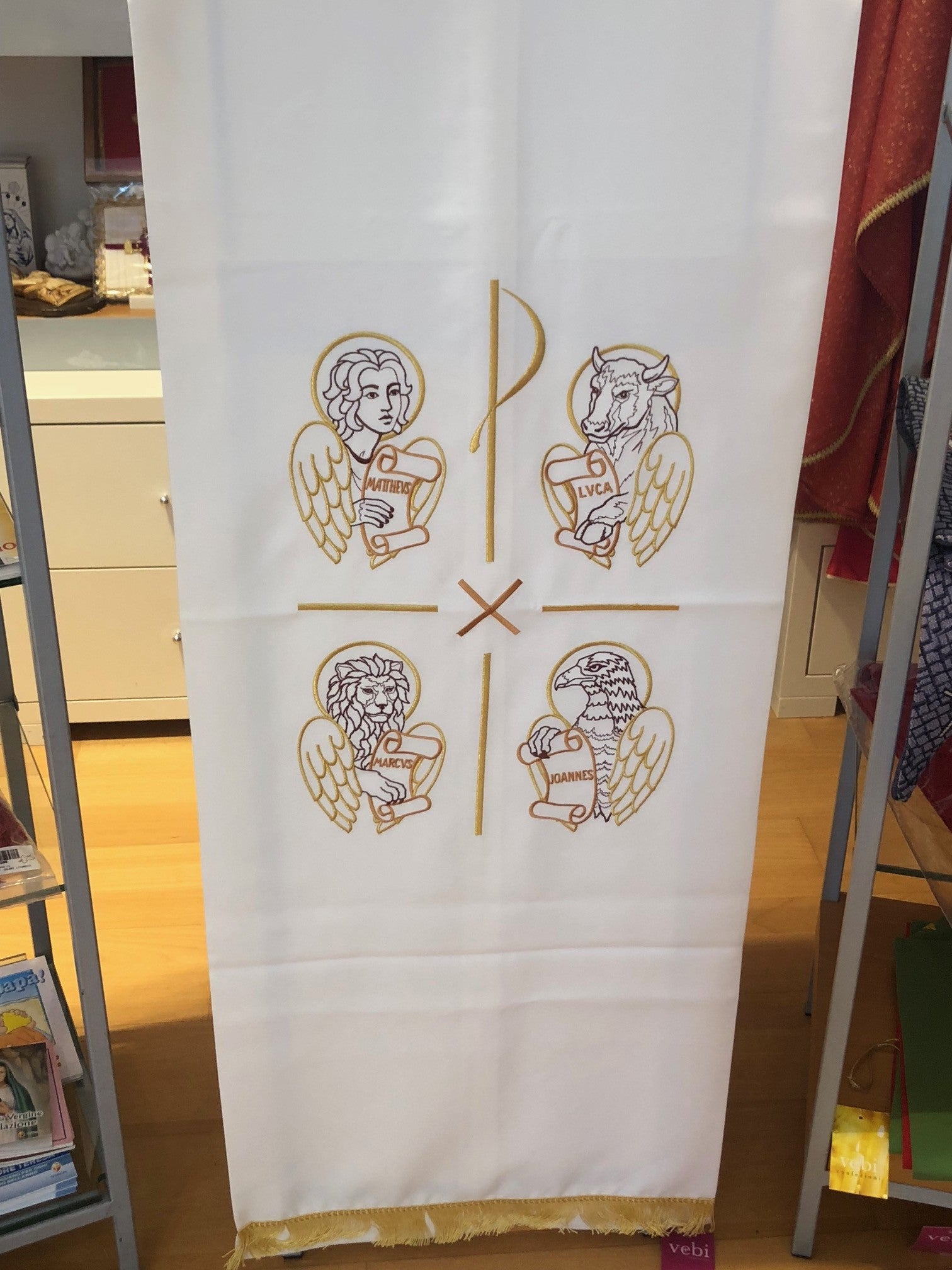 Coprileggio Liturgico bianco con croce dorata e ricamo quattro evangelisti in poliestere