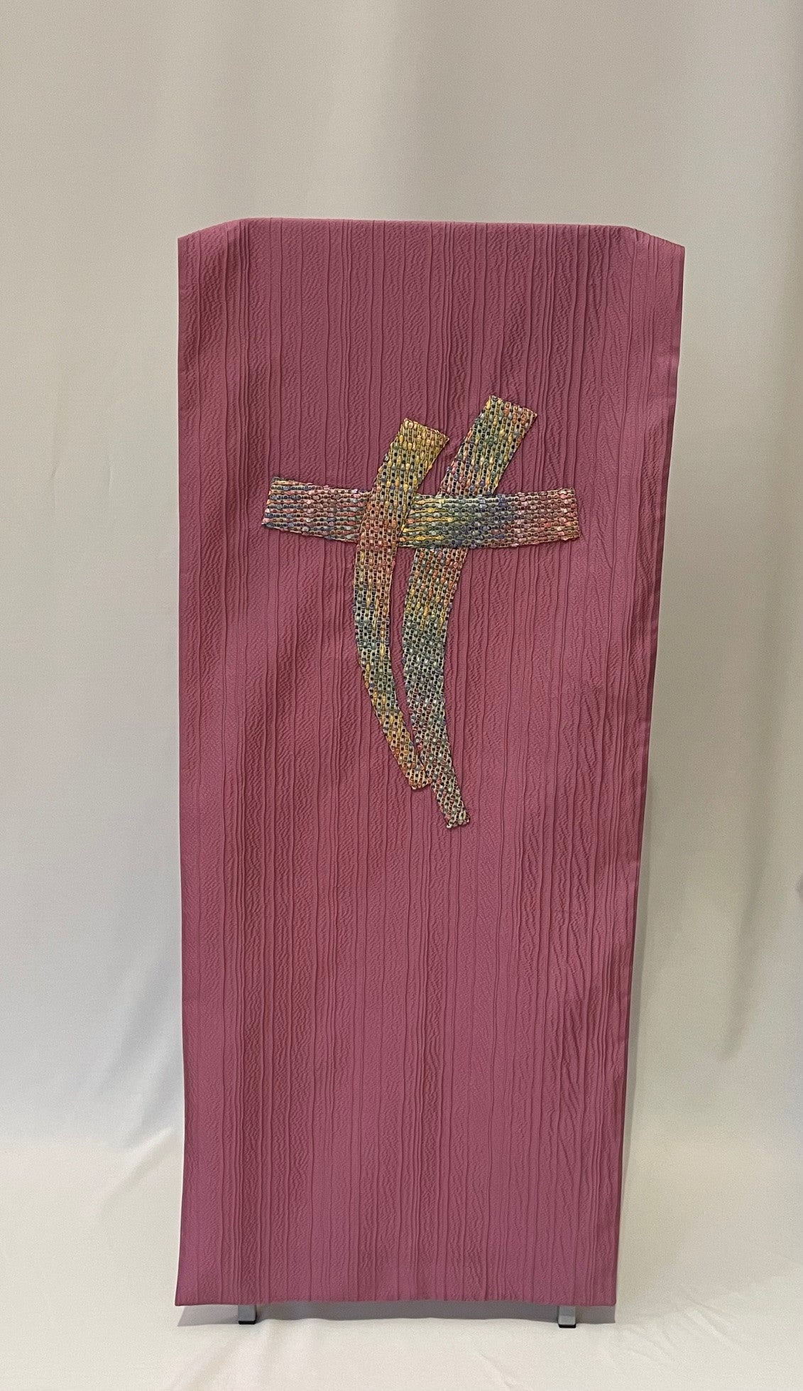 Coprileggio Liturgico rosa con croce stilizzata in seta