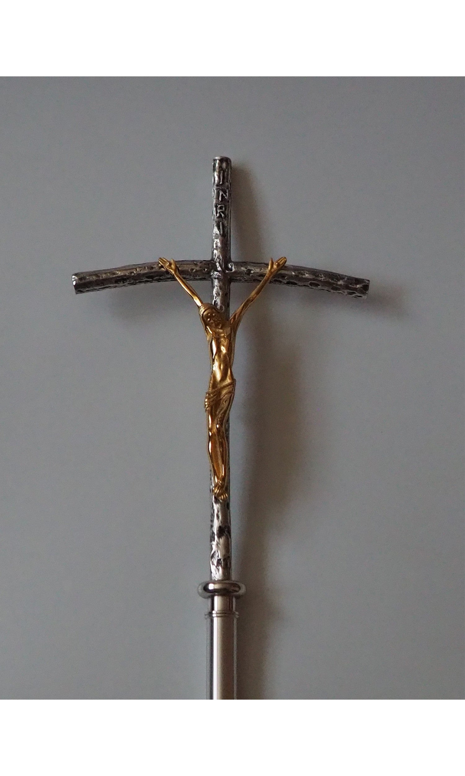 Croce Astile Argentata con Cristo Dorato 38x26 cm