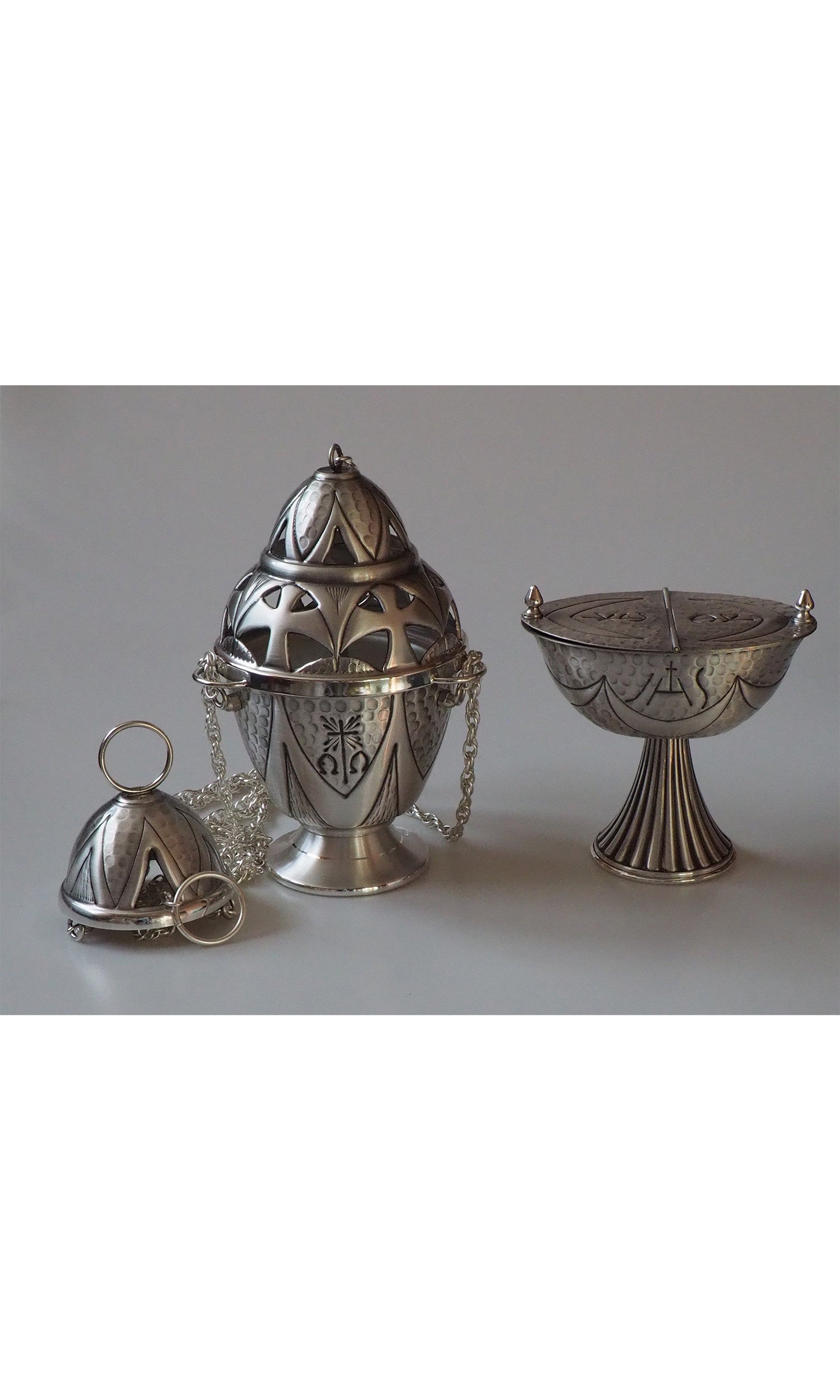 Set turibolo e navicella in color argento con cesellature