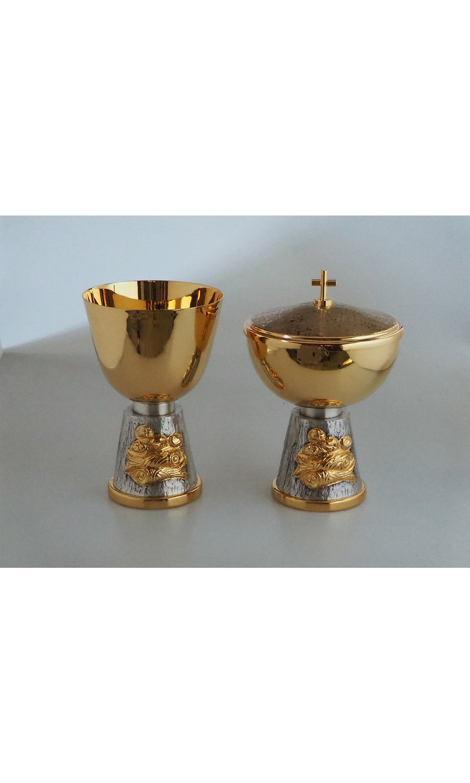 Pisside "Pani e Pesci" Coppa Oro e Stelo Argento cesellato