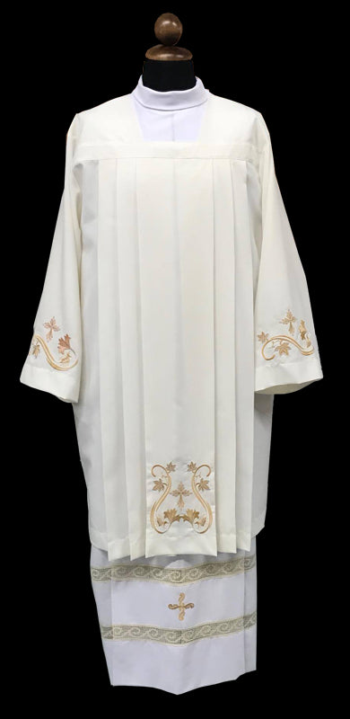 Cotta liturgica sacerdotale con sei pieghe e ricami in oro